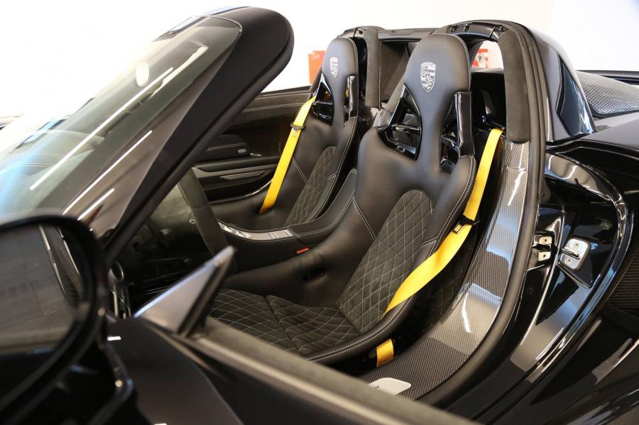 Интерьер Porsche Carrera GT by Edo Competition 2015 года  (фото 9 из 16)